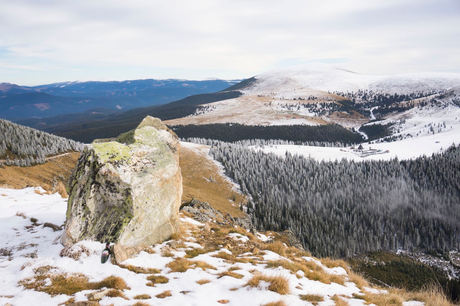 Varful-lui-Patru-vazut-in-urcare-spre-varful-Sureanu - Alina Cirja