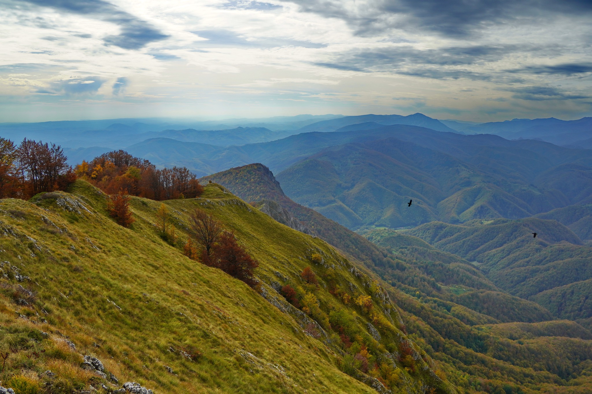  Piatra Mică Cloșani, în fundal Vf. lui Stan - Adrian Vintila