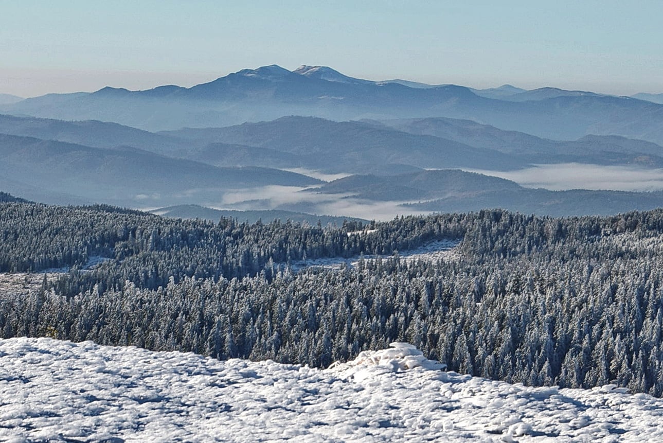  Masivul Siriu, vedere de pe Lăcăuți - Adrian Raftopol
