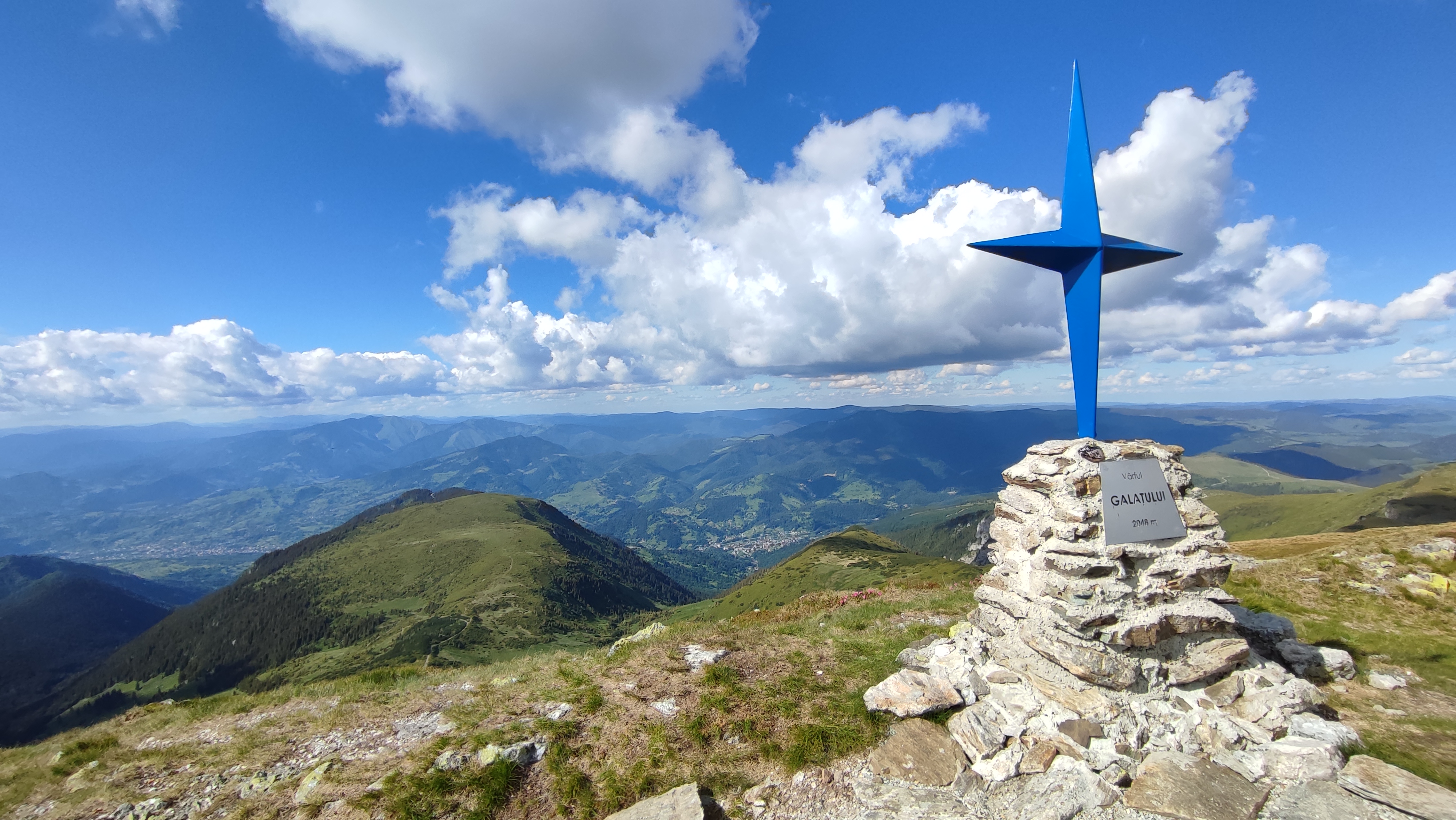 Vf. Galațului spre Păltiniș și Borșa - Manu Munțomanu