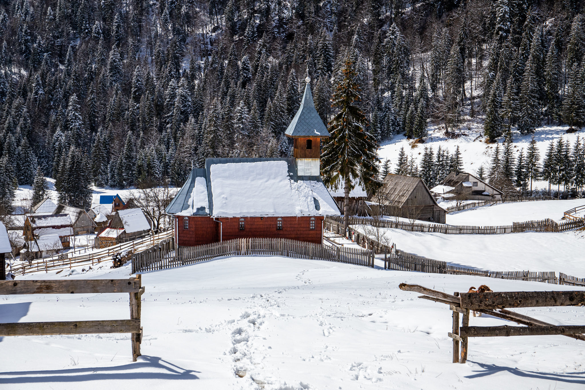 Biserica din catunul Casa de Piatra - Marius Turc