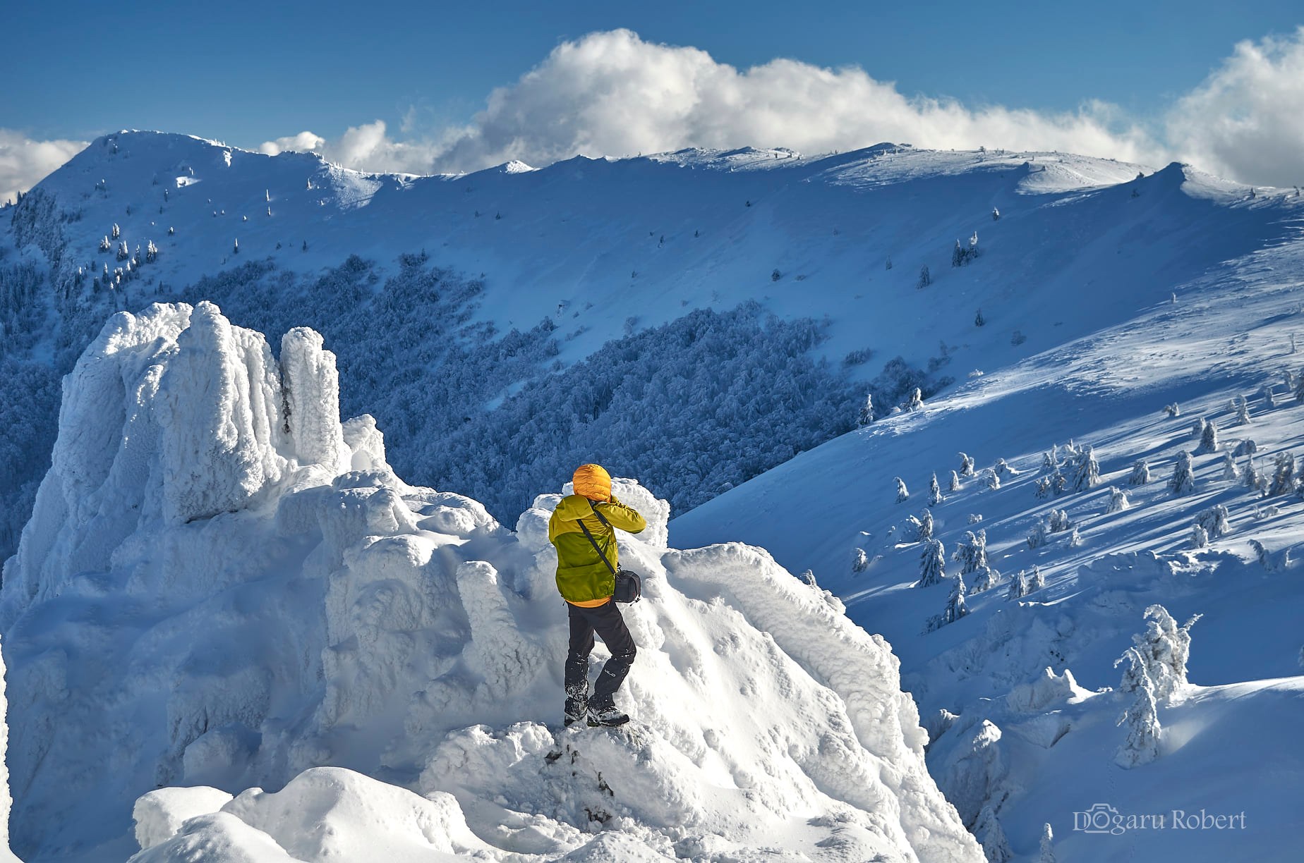 Pe Creasta Cocosului - Robert Dogaru