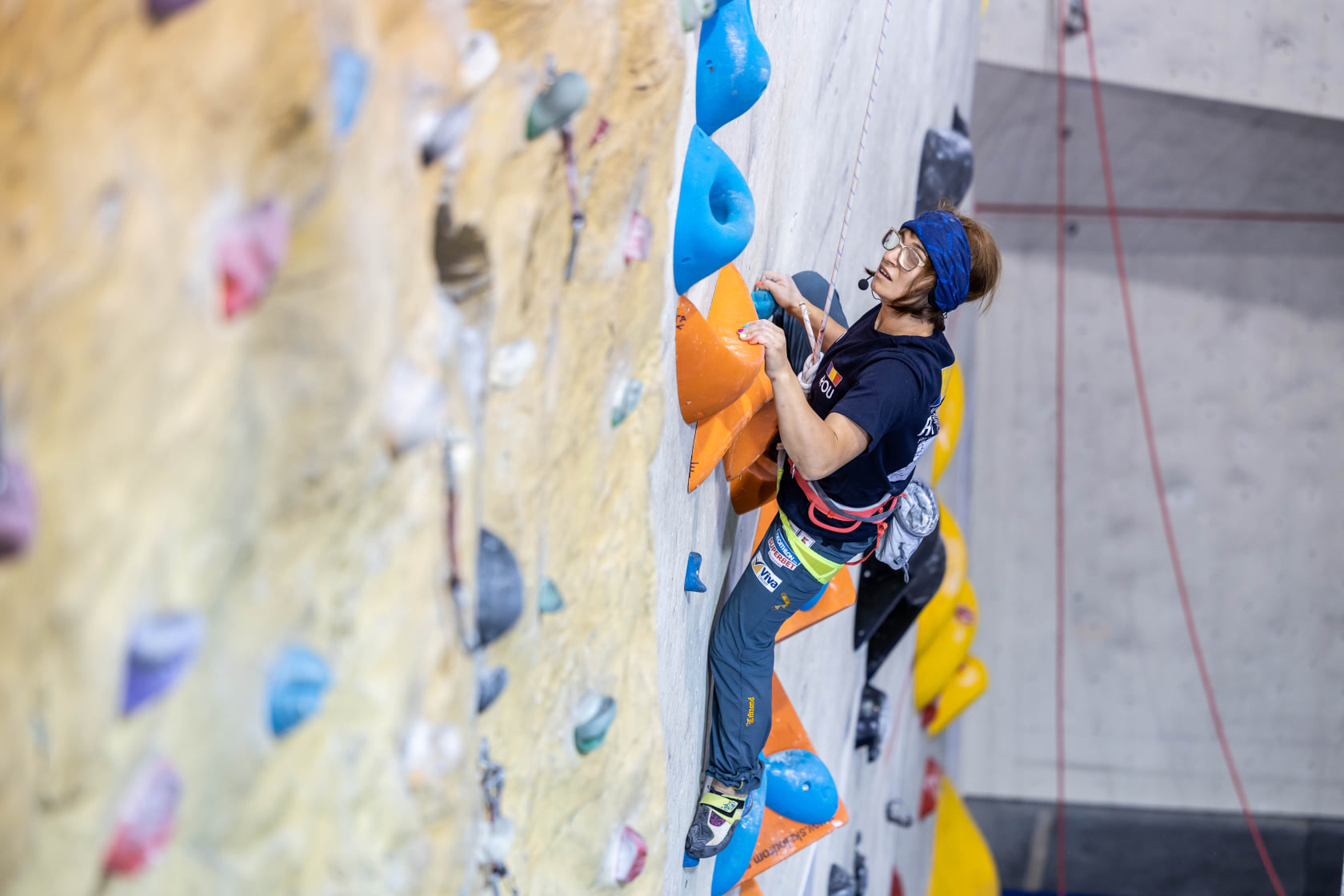  Cățărătoare cu deficiențe  - Climb Again