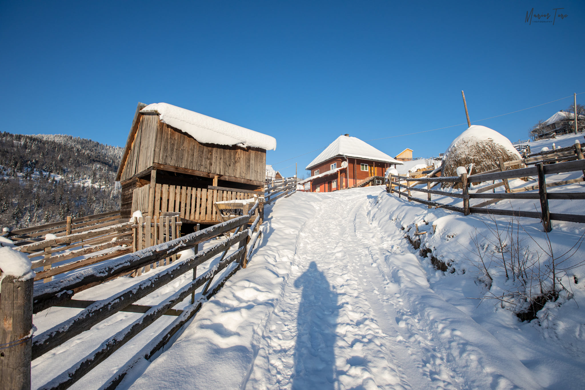  Continuam urcarea printre case- Marius Turc