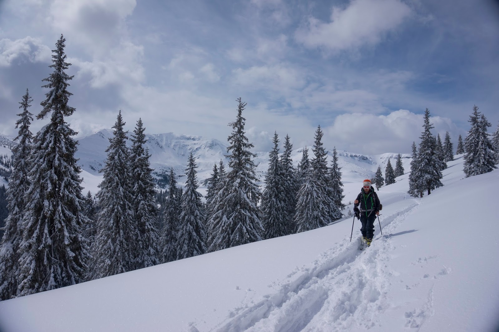 Coborâre cu Gărăgălăul în fundal - Alina Cîrja