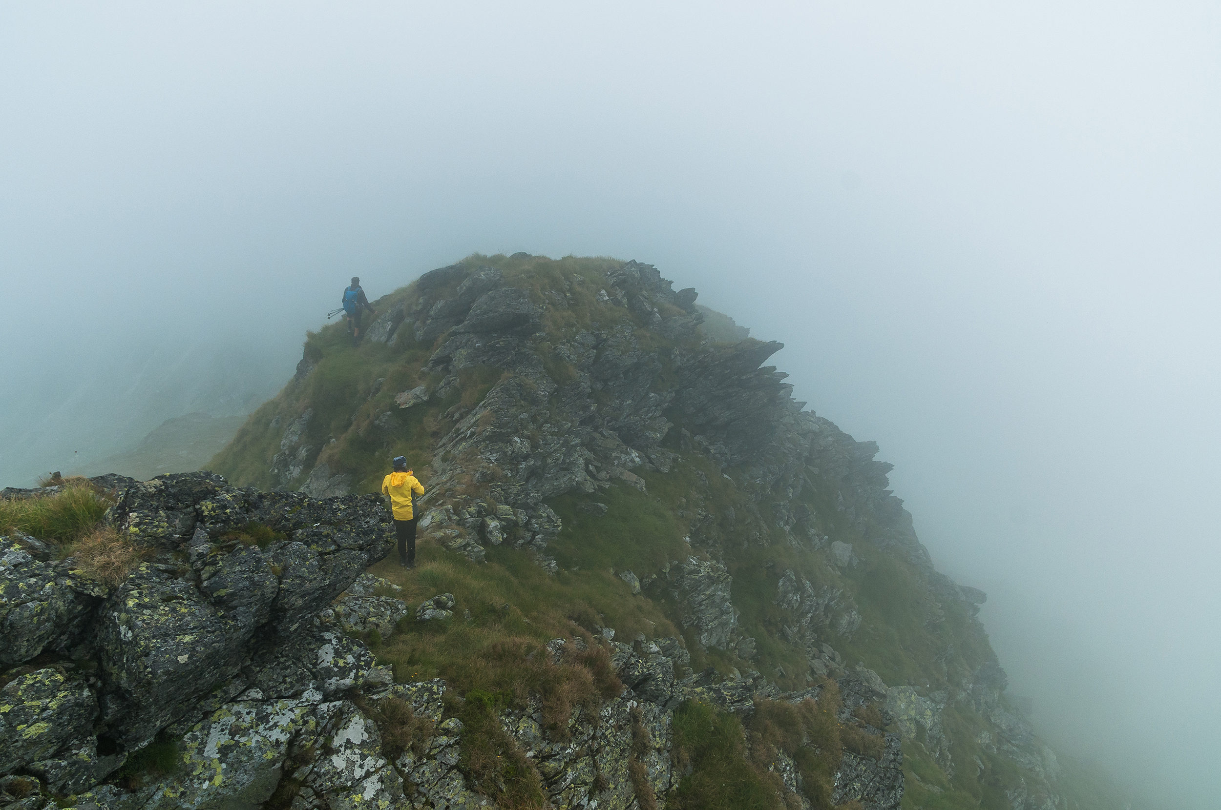  Toată această creastă este accidentată dar nu pune probleme tehnice.