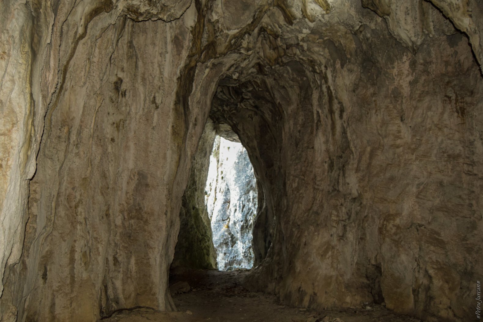  Grota lui Şerban (Peştera de sub Şărban) - Petru Jurcan