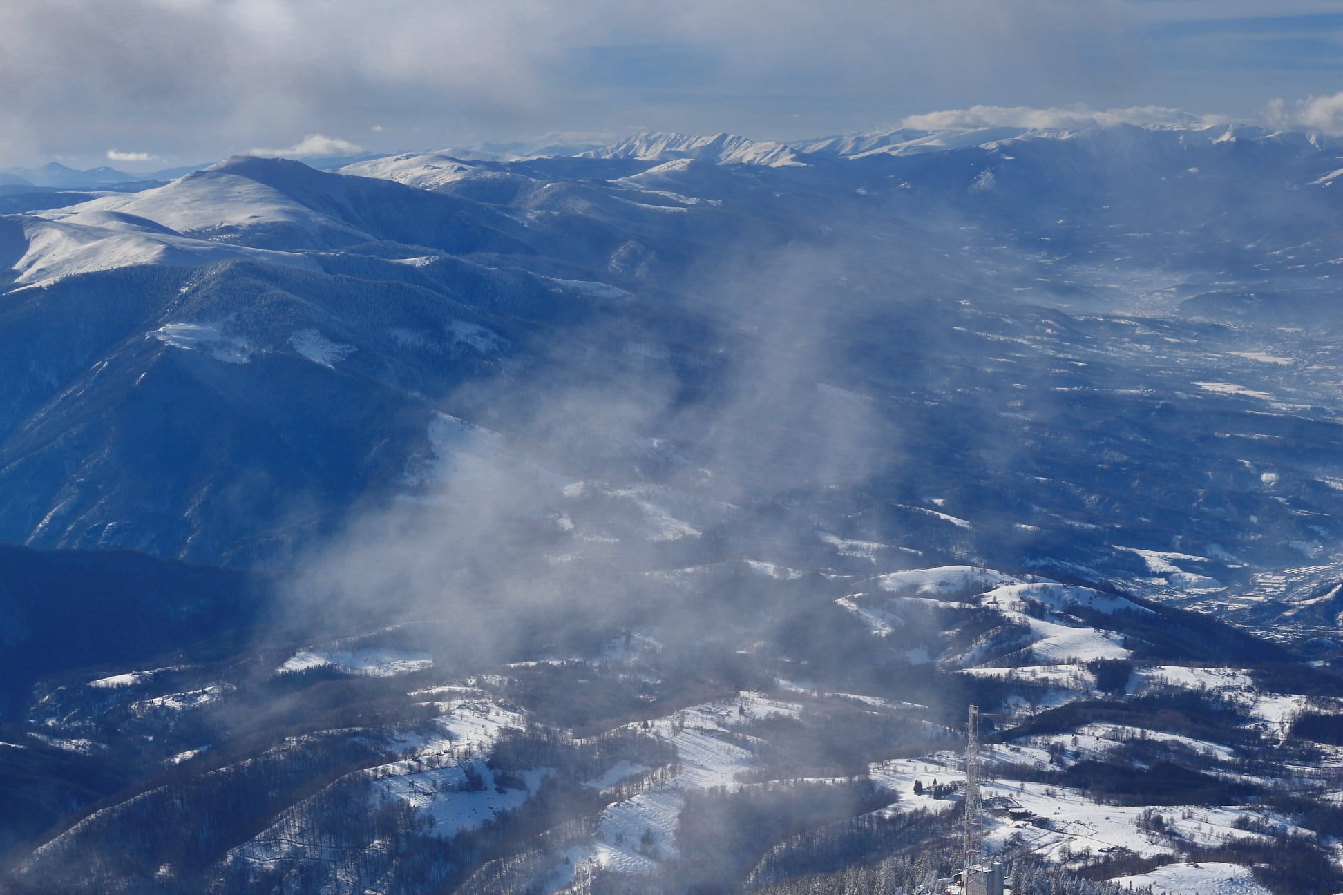  Muntii Valcan si Retezatul in fundal - Liana Marin