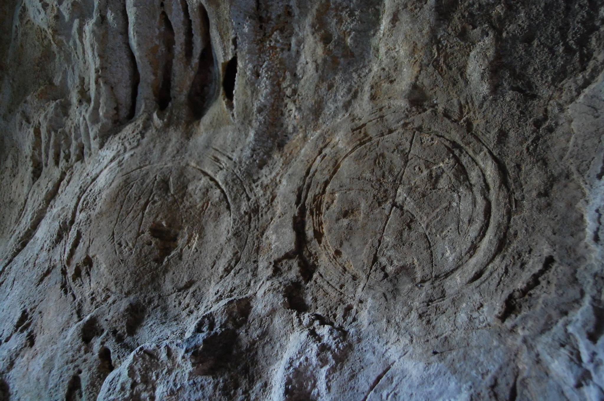  Peştera Cizmei, desene rupestre - Monica Dușan