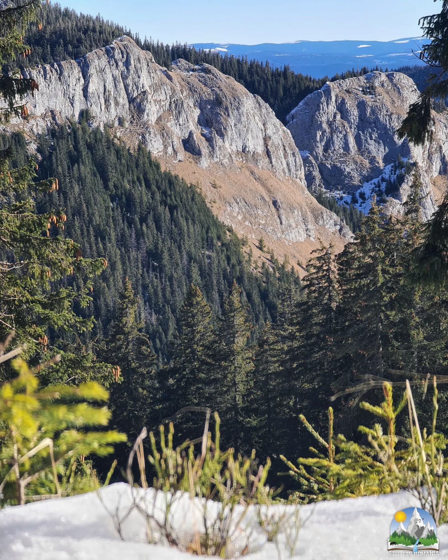  Pietrele Albe - File din România