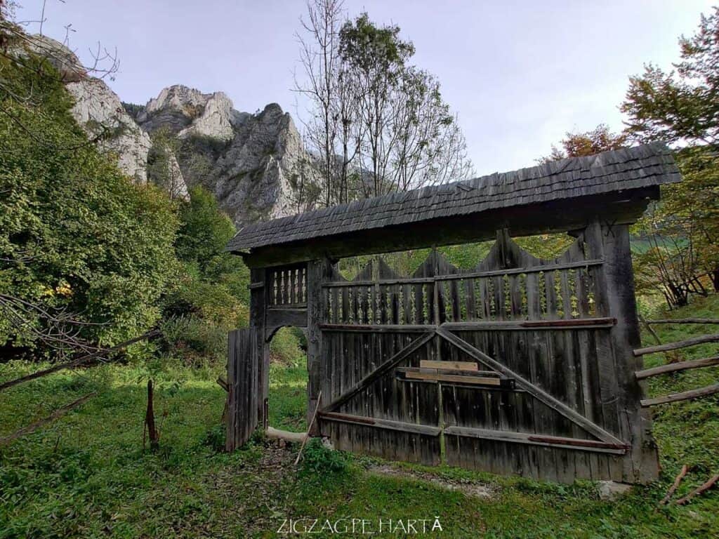  Poarta de lemn - Zig Zag pe Harta