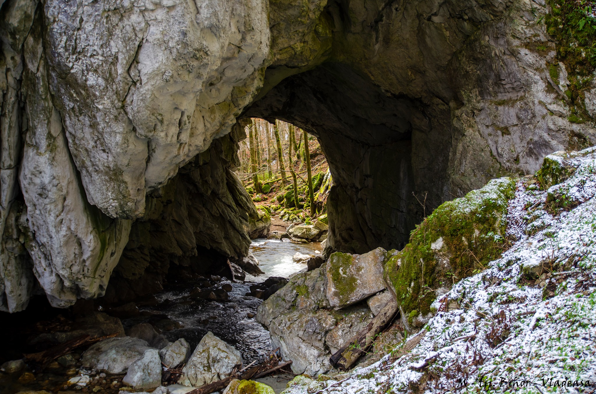  Podul natural de la Grohot - Muntii Bihor Vladeasa