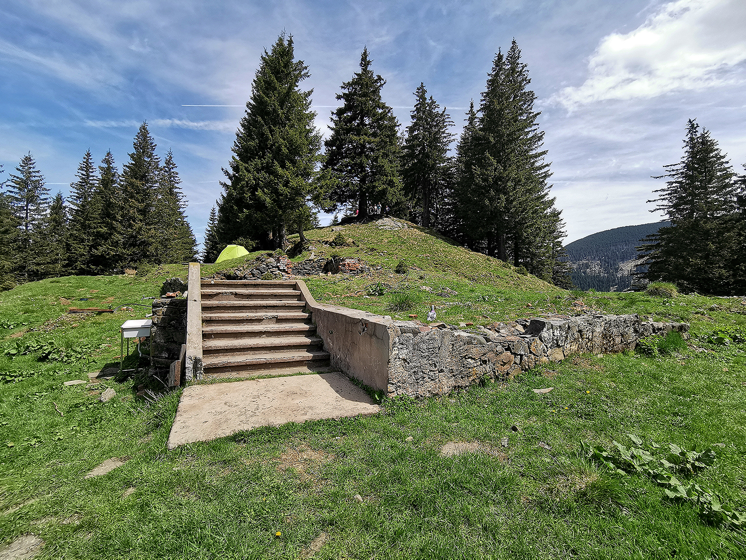  Poiana Suru cu ruina fostei cabane Suru - Daniel Morar