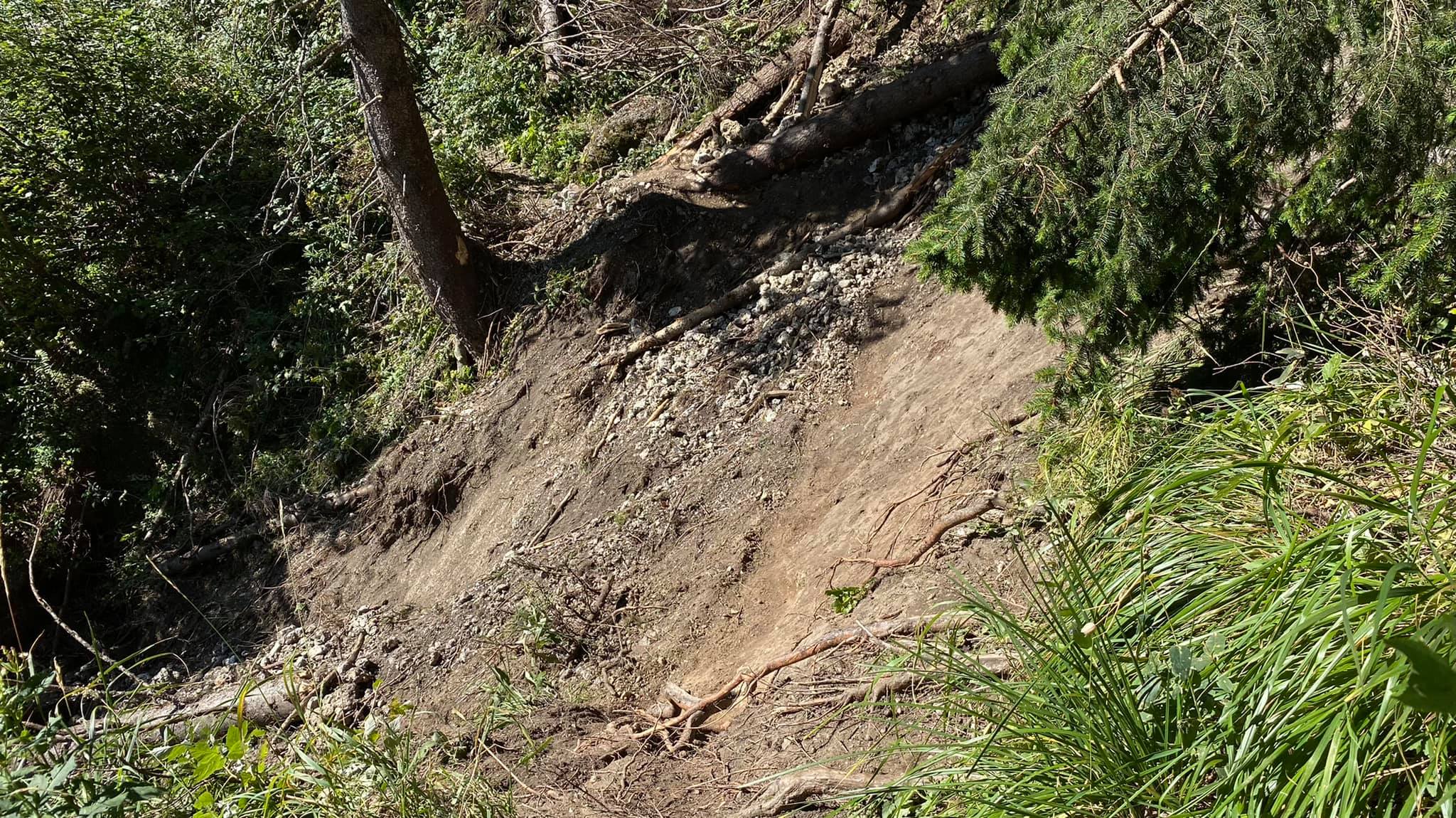  Poteca surpata sub Creasta Vaii Rele - Marius Popa