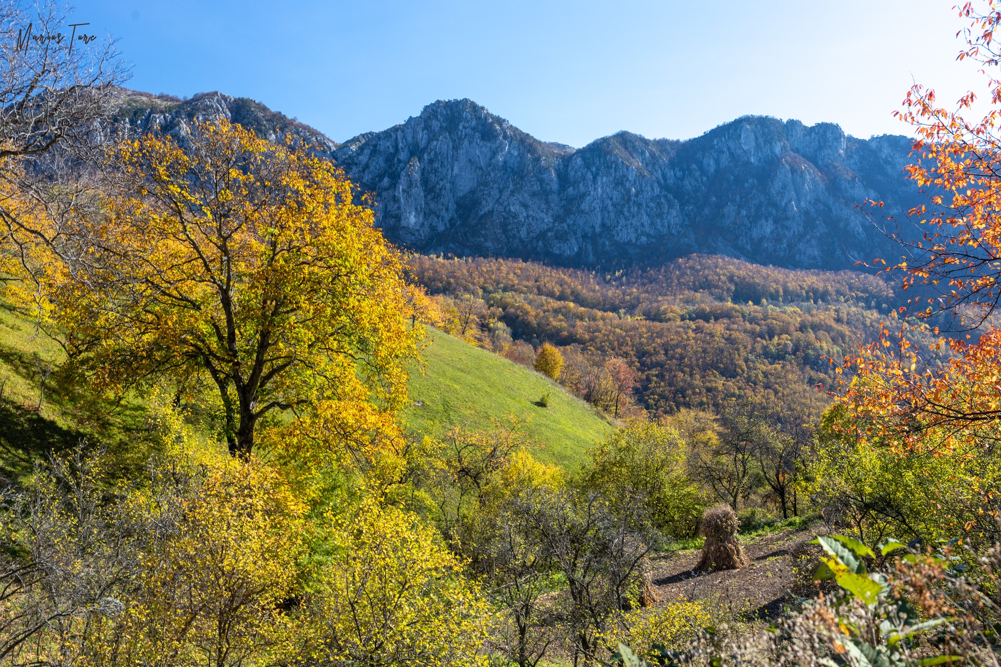  Priveliști largi spre munții Mehedinți - Marius Turc