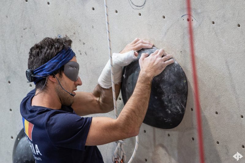  Răzvan Nedu, cu degetul luxat  - foto Climbing Federation of Russia