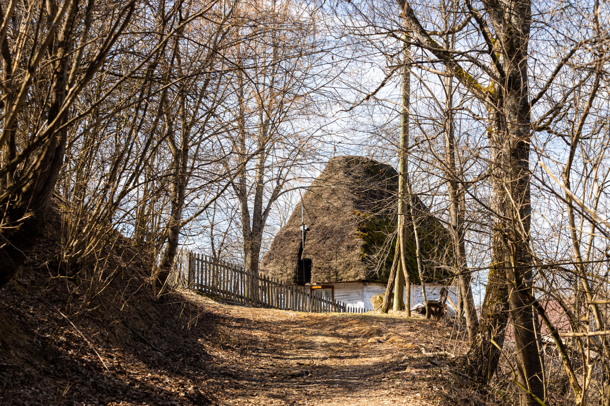  Singura casa inca locuita de pe zona - Marius Turc
