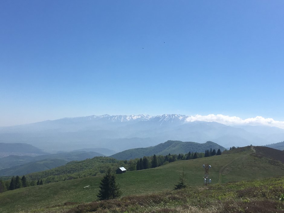 23mn img 01br refugiul magura fagaras in fundal 3