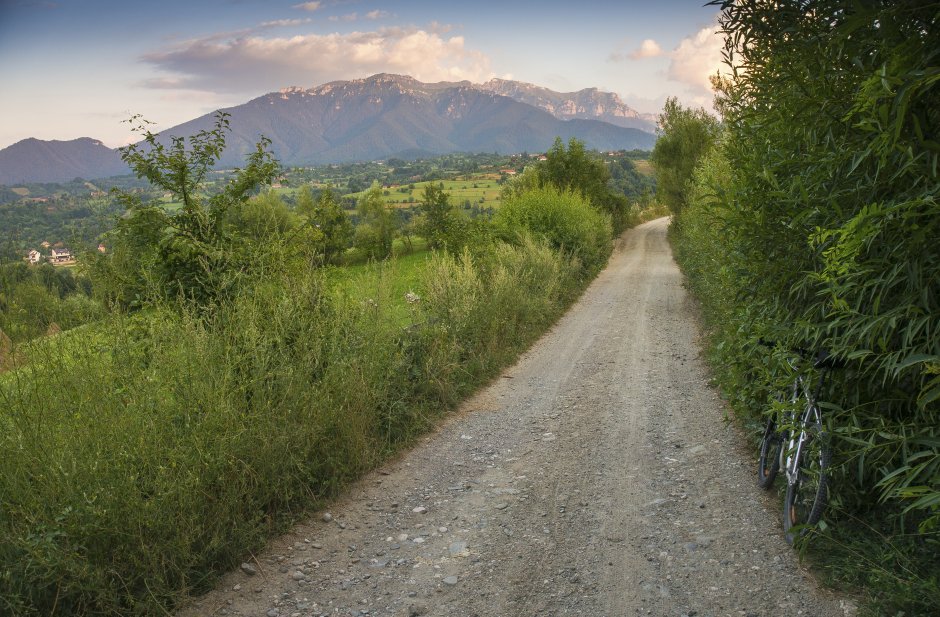 3MB Pe-frumoase-drumeaguri-din-Sohodol-cu-privelisti-spre-abruptul-vestic-al-Bucegiului-34