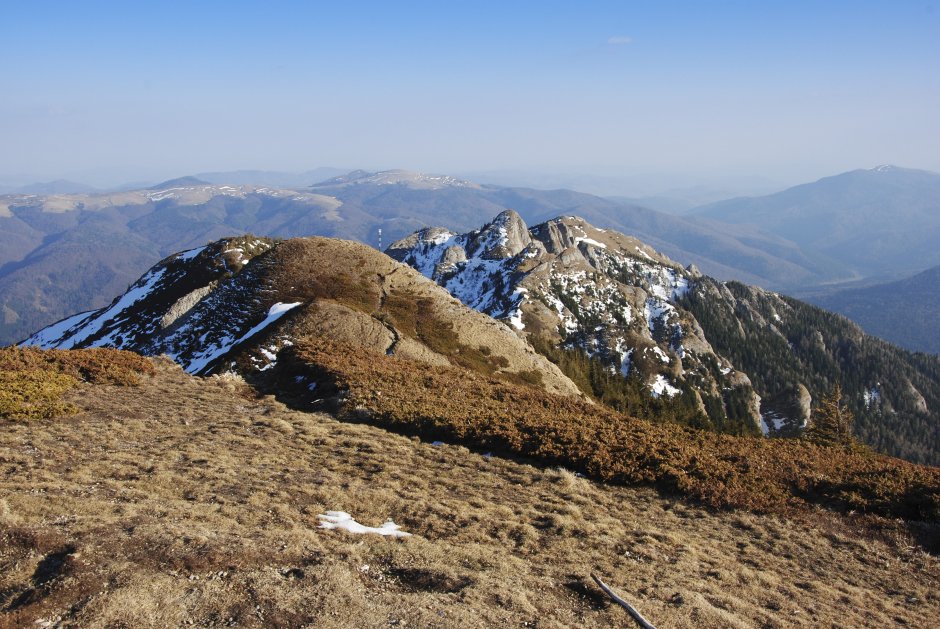 De pe vf Gropșoare spre vf Zăganu - 07.jpg