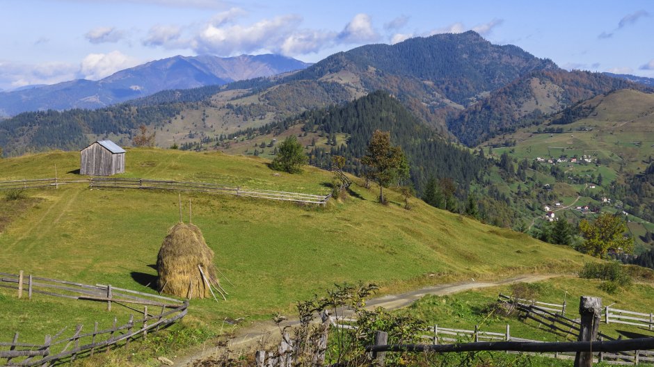 03mn img 05pa inspre muntii maramuresului urcand spre buza muntelui 1