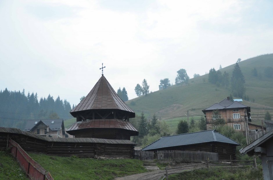  05mb img 41 biserica 150 ani ciumarna