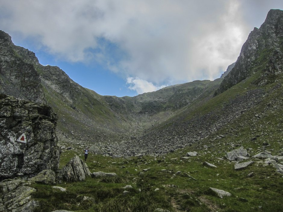  07mn img 58tr fereastra mare a sambetei vazuta din caldarea superioara de sub coltul balaceni 3