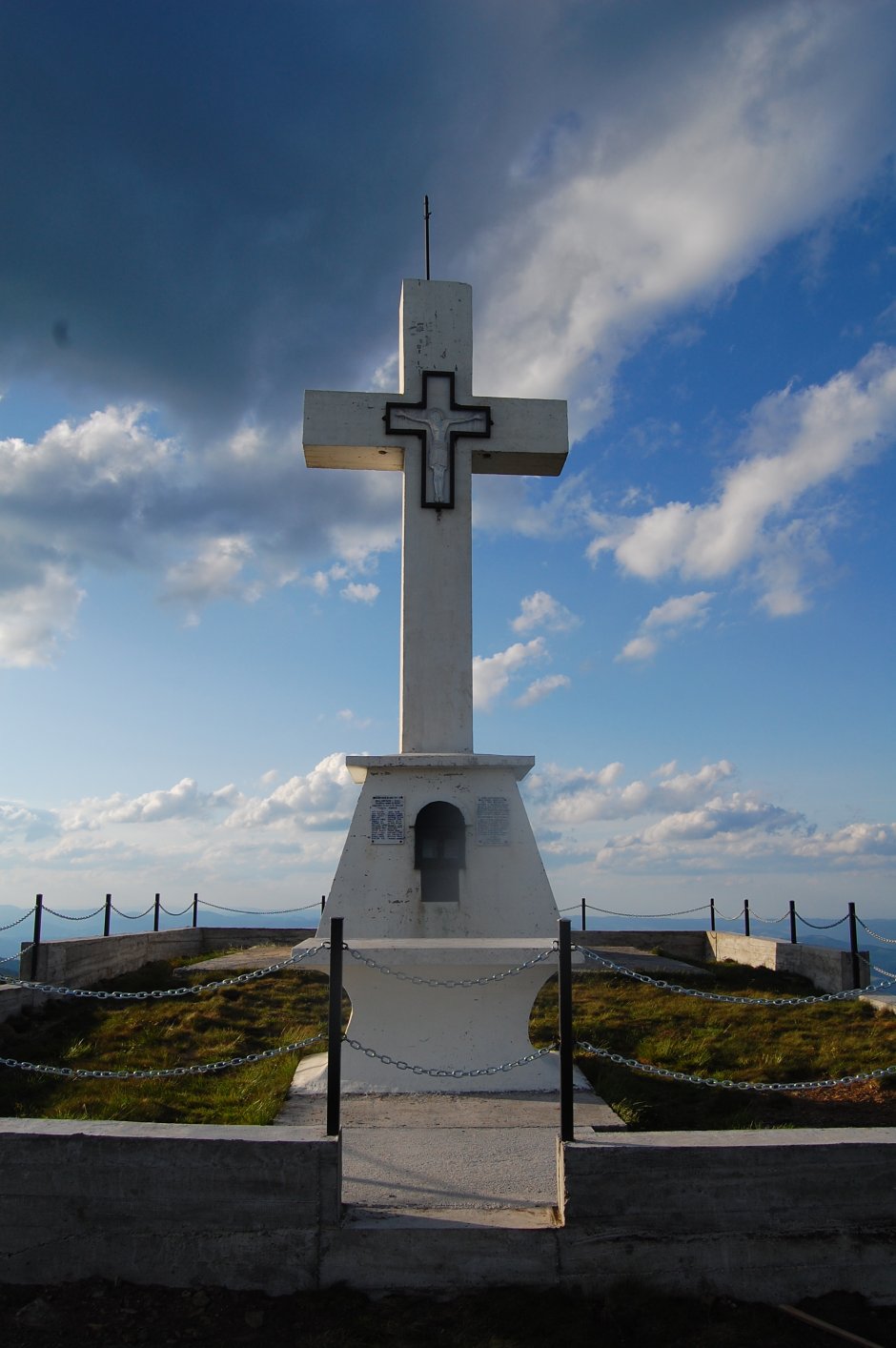  16mn img 06pa crucea de pe vf