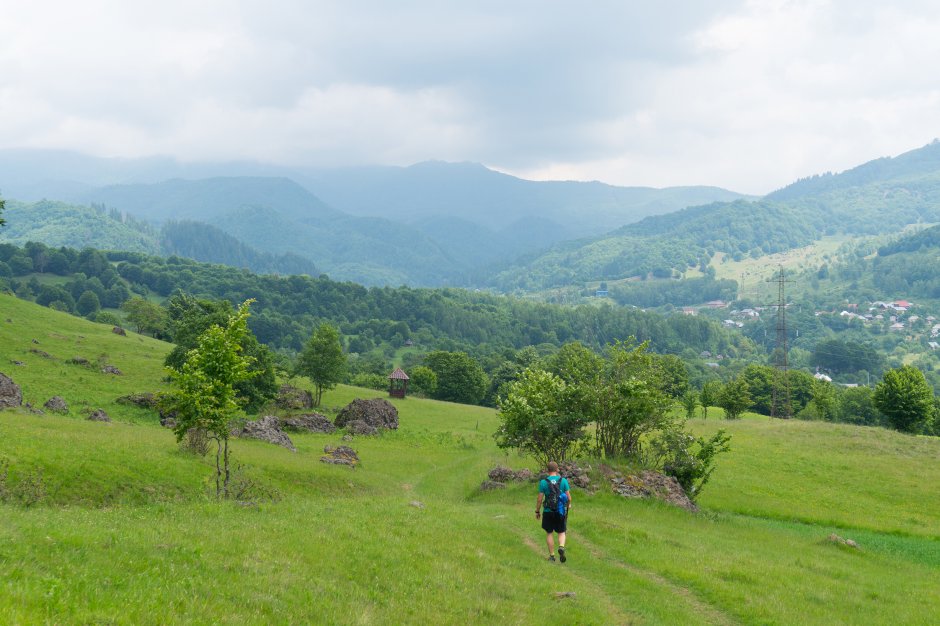  20mn img 08ca deasupra cavnicului cu noi negri peste creasta principala resize 0