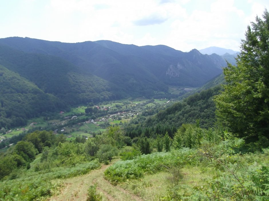  25mn img 15tr cerna sat vazuta de pe traseu 2