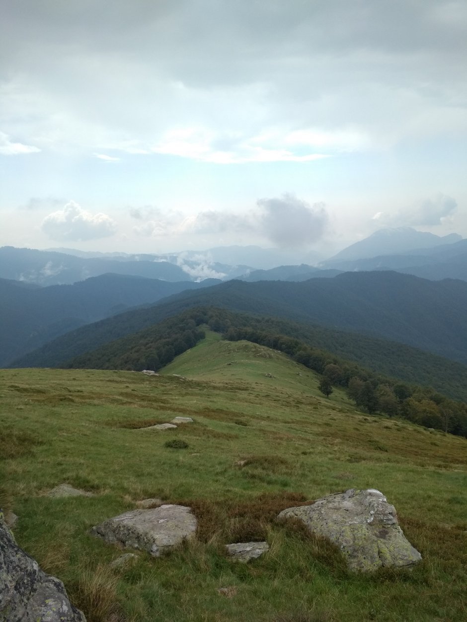  25mn img 18tg vedere de pe cracul gardomanului spre valea cernei