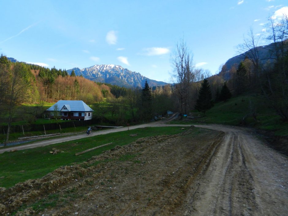  3mb la urcare din poiana dalghiului privind spre abruptul nordic al ciucasului - 07