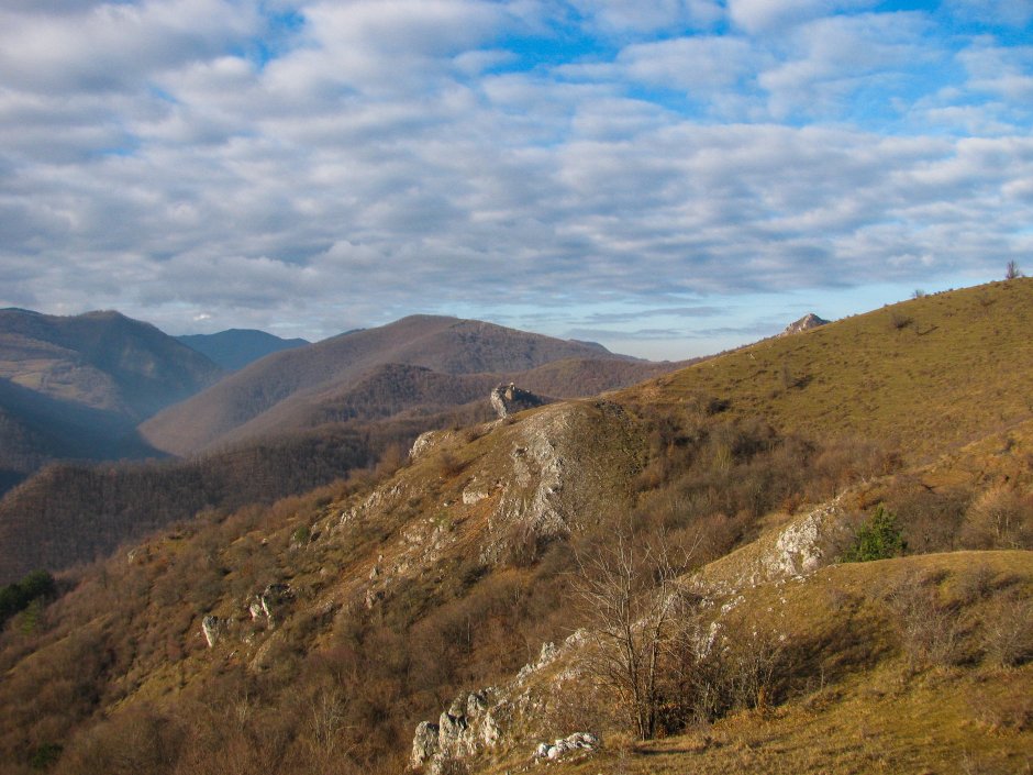 vedere spre cetatea lita 18