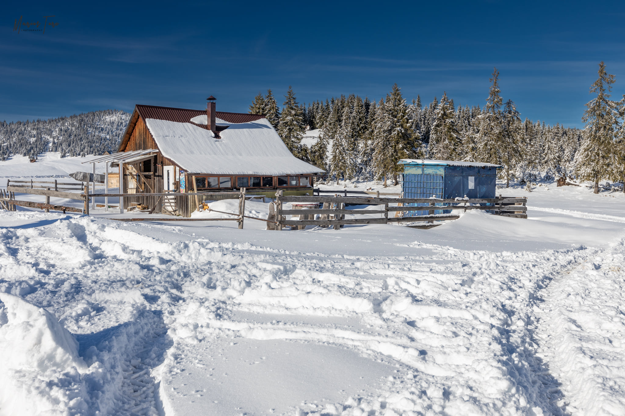  Un mic magazin autohton - Marius Turc