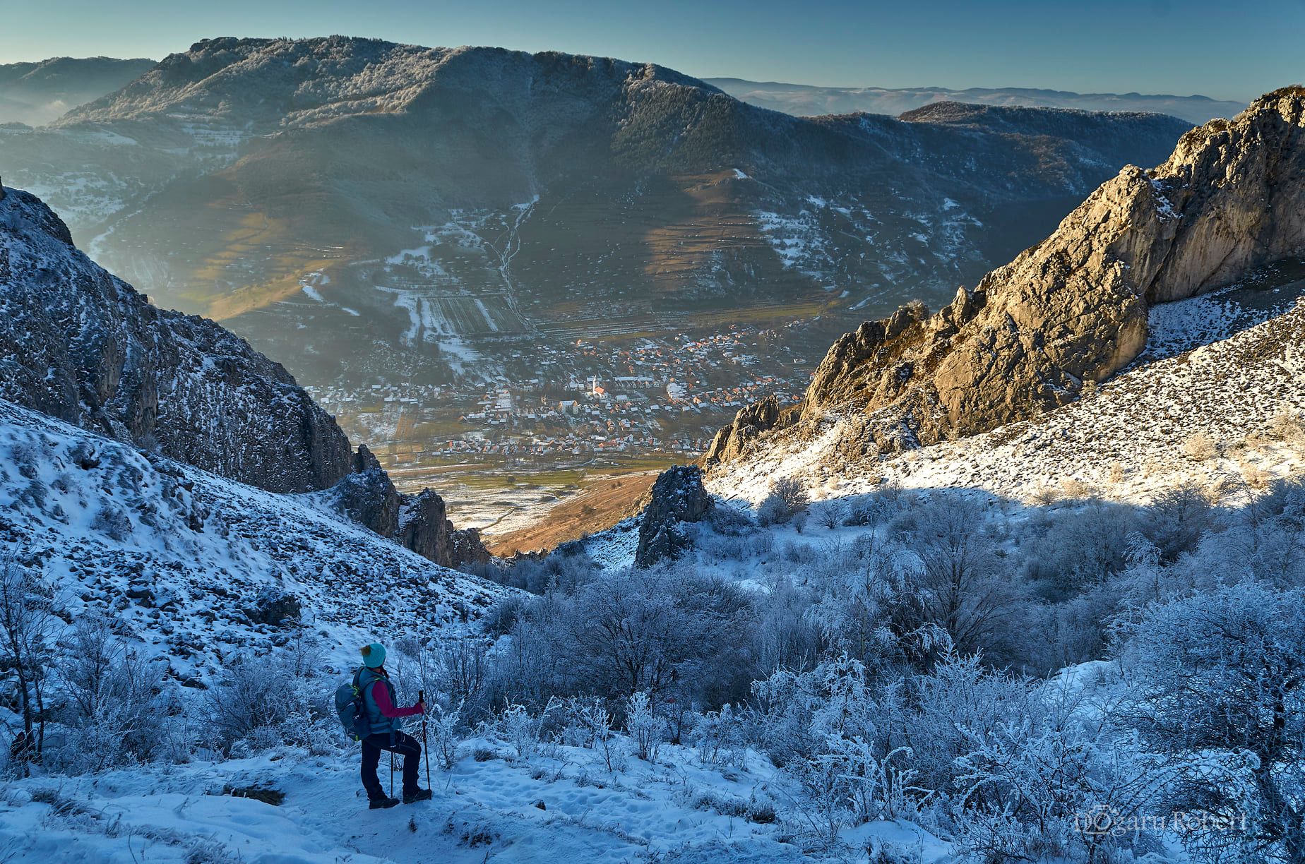  Urcarea spre saua de sub Piatra Secuiului - Robert Dogaru